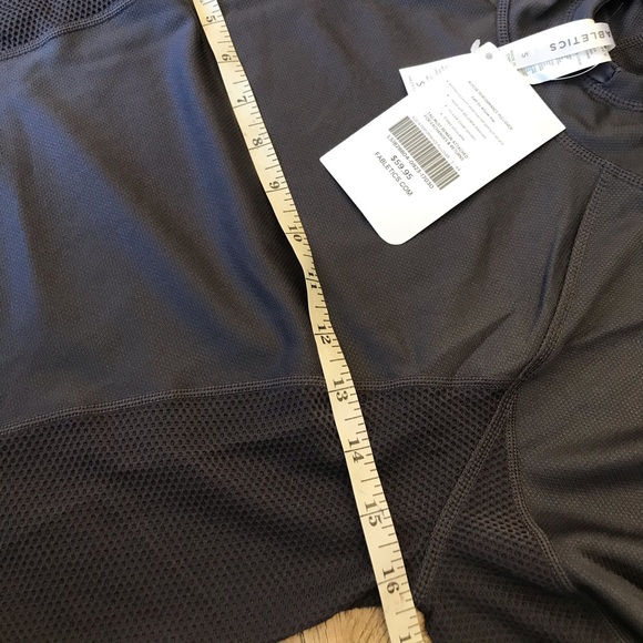 🔹NWT Fabletics Alecia Pullover - Picture 3 of 7